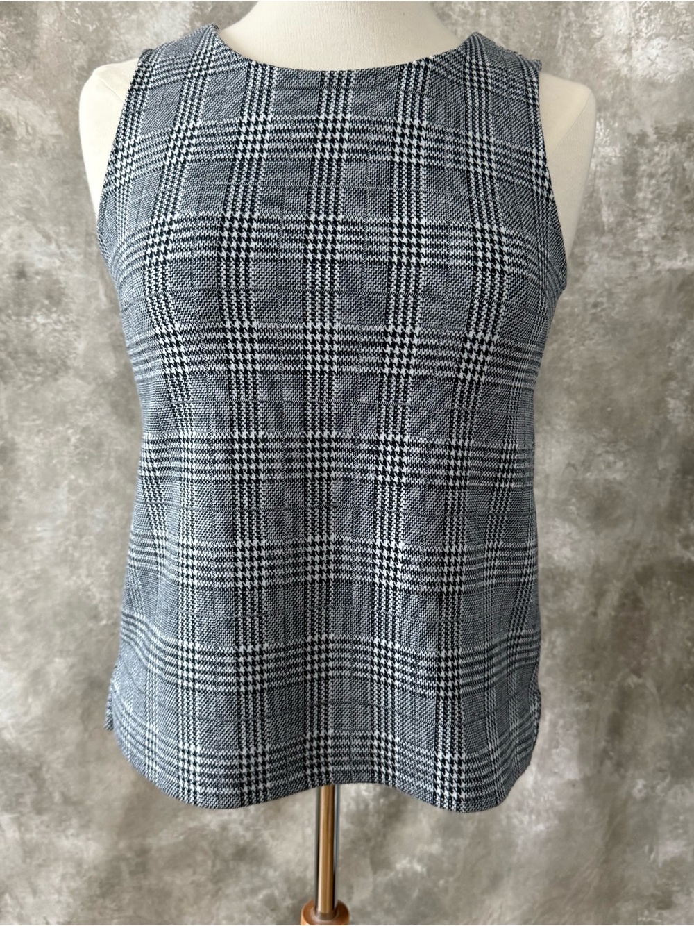Plaid Sleeveless Tank Top in Black & White(Love 26)